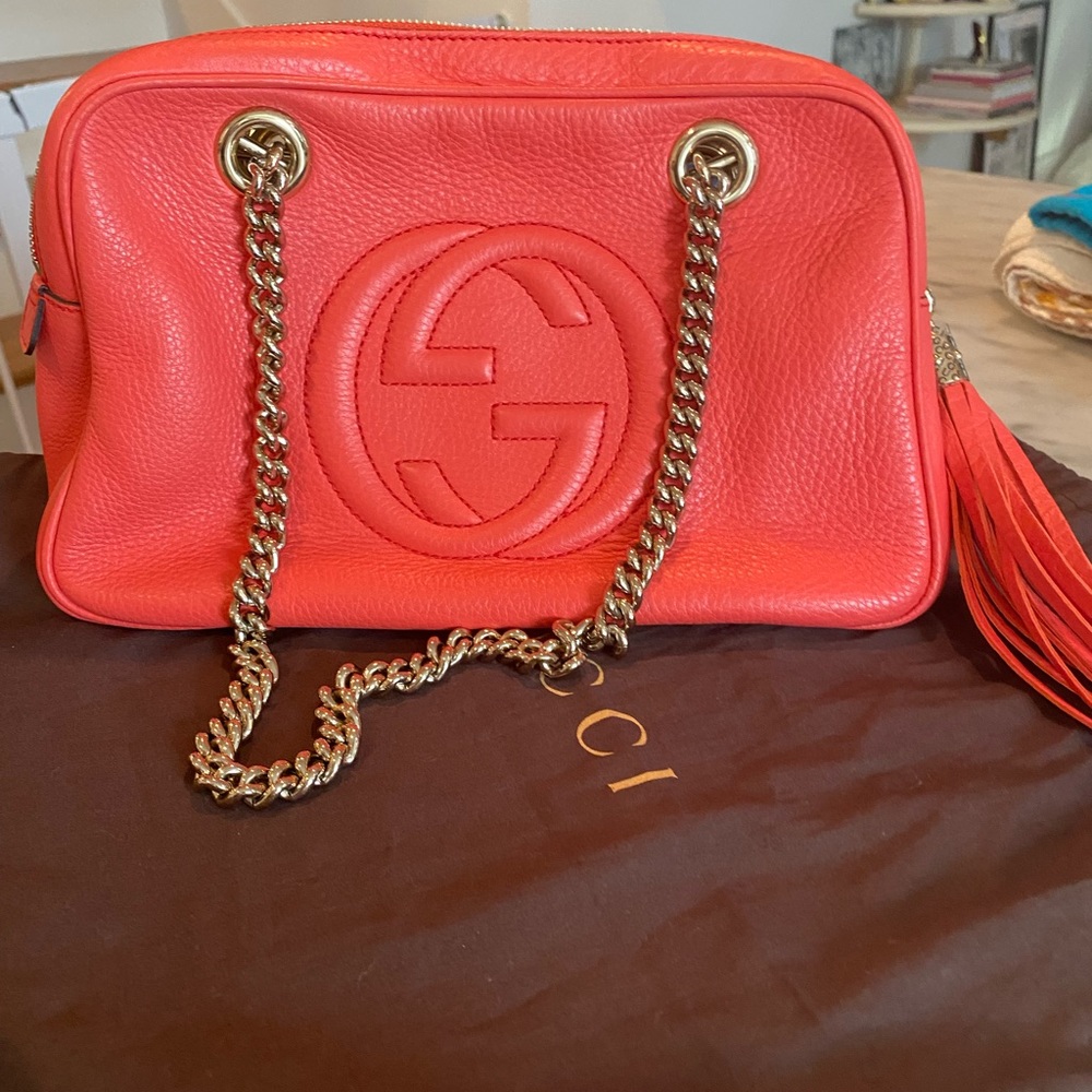 GUCCI Pebbled Calfskin Small Soho Bowler Begonia